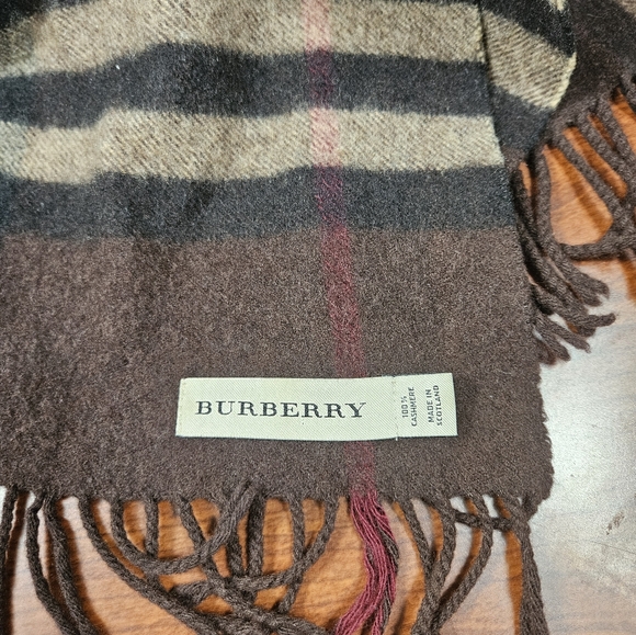 Burberry Nova Check 100% Cashmere Scarf with Defect - Picture 3 of 7